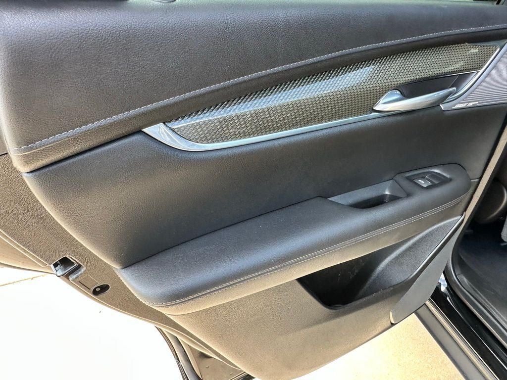 2022 Cadillac XT5 Sport