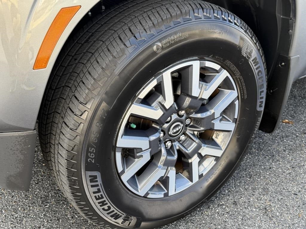 2024 Nissan Frontier SL