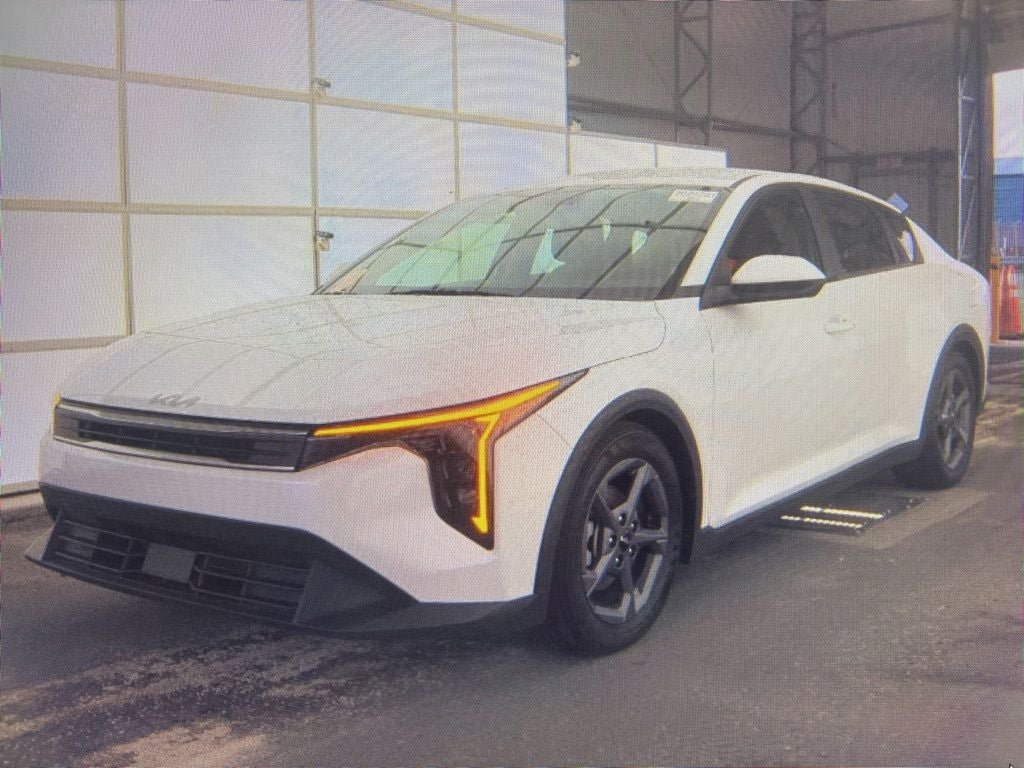 2025 Kia K4 LXS AT's photo