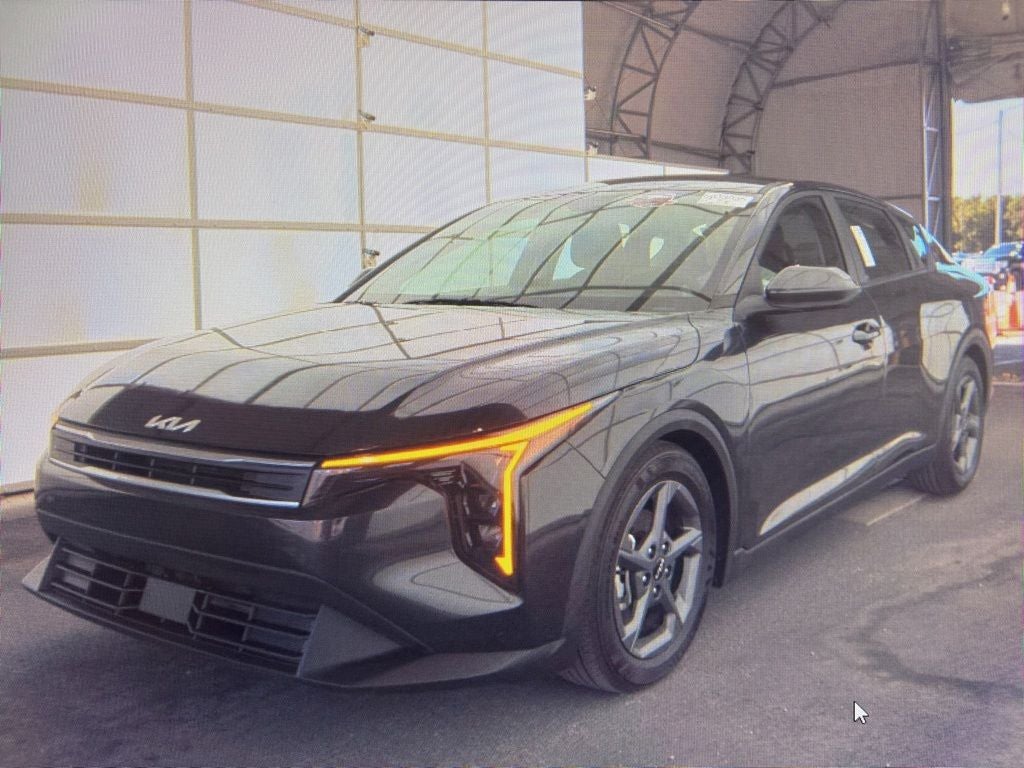 2025 Kia K4 LXS AT's photo