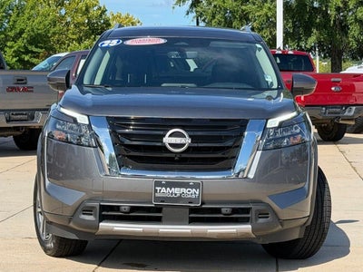 2025 Nissan Pathfinder SL