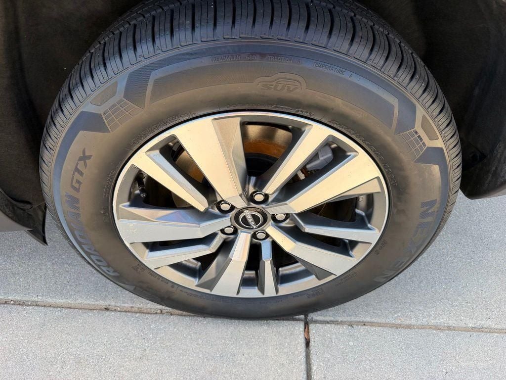 2025 Nissan Pathfinder SL