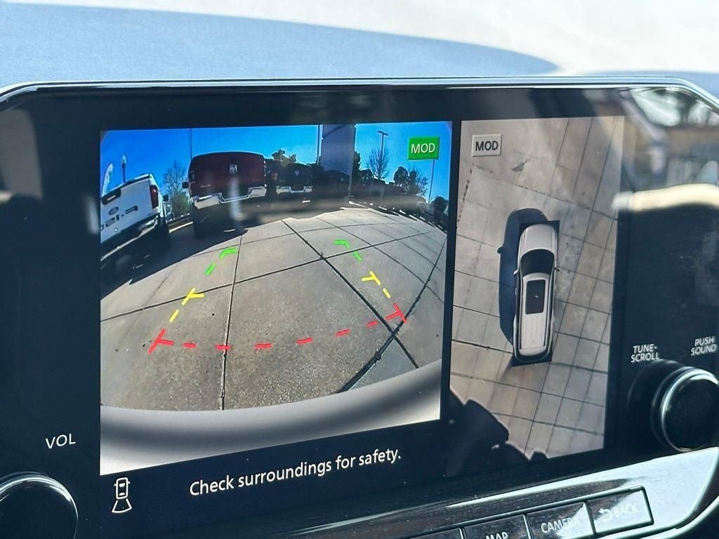 2025 Nissan Pathfinder SL