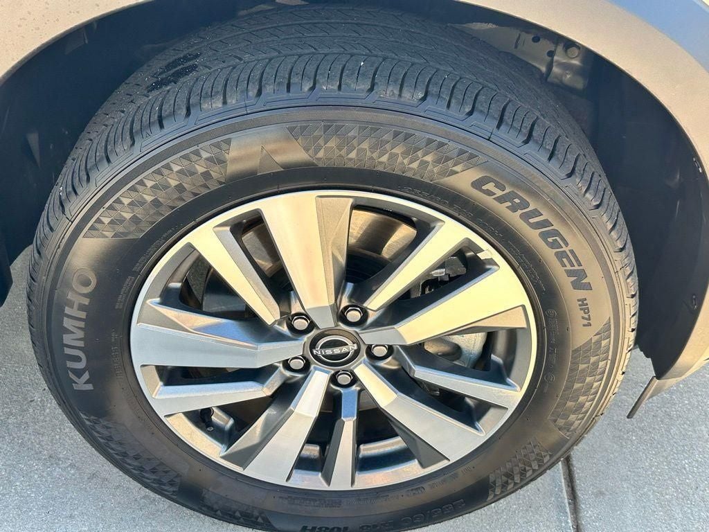 2025 Nissan Pathfinder SL