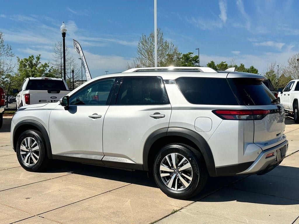2025 Nissan Pathfinder SL