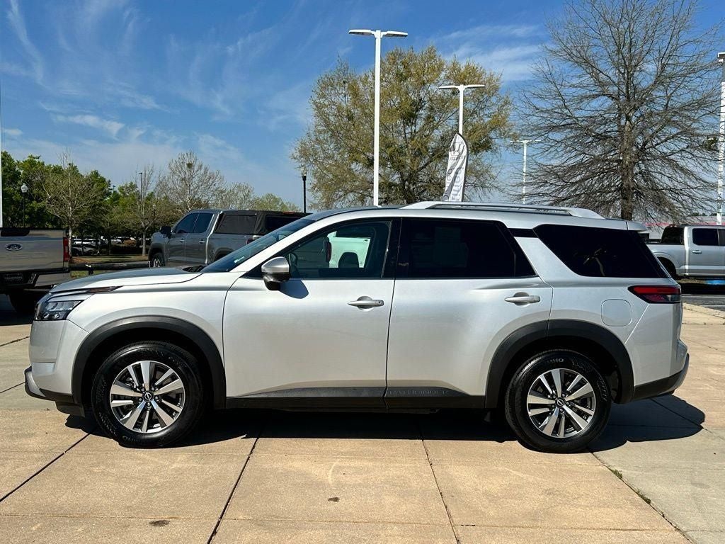 2025 Nissan Pathfinder SL