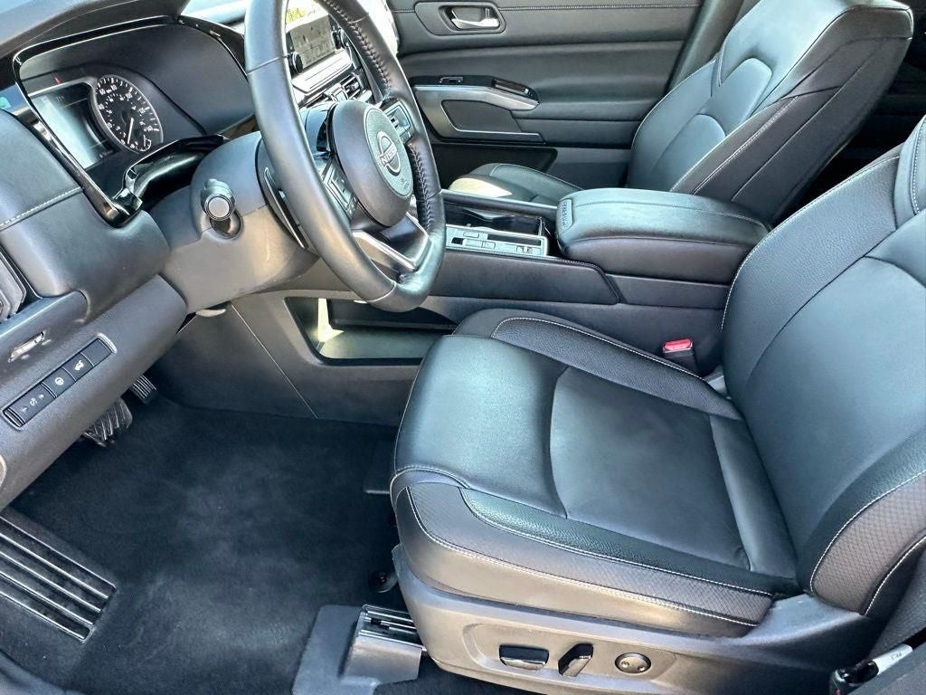 2025 Nissan Pathfinder SL