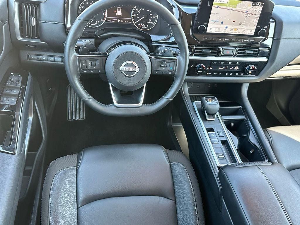 2025 Nissan Pathfinder SL