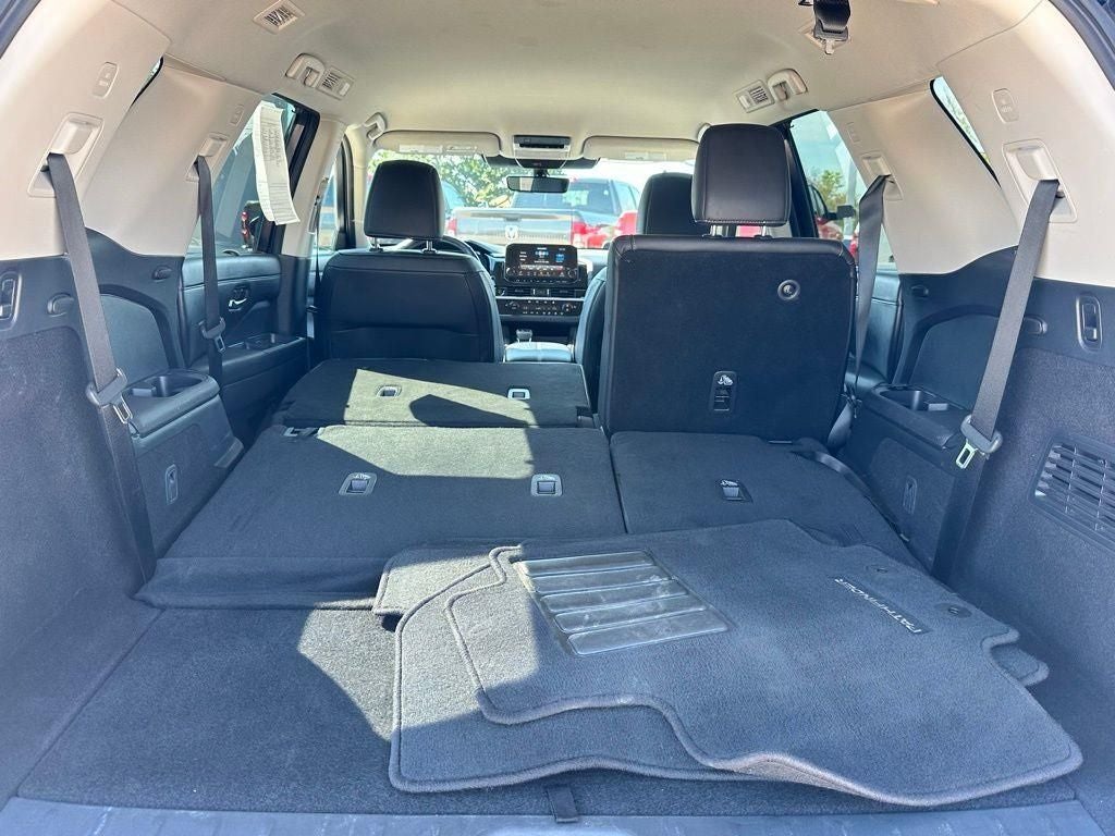 2025 Nissan Pathfinder SL
