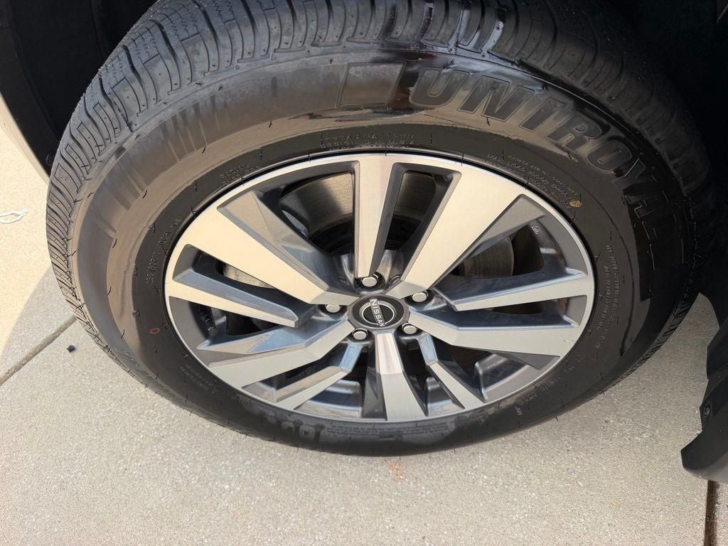 2025 Nissan Pathfinder SL