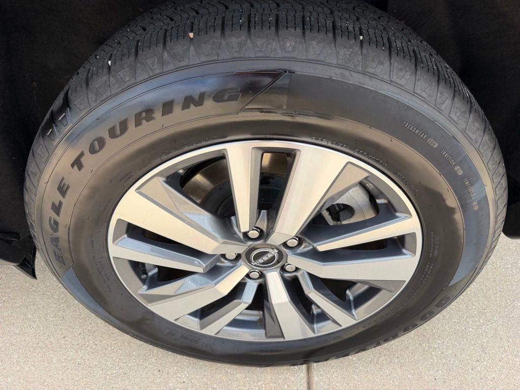 2025 Nissan Pathfinder SL