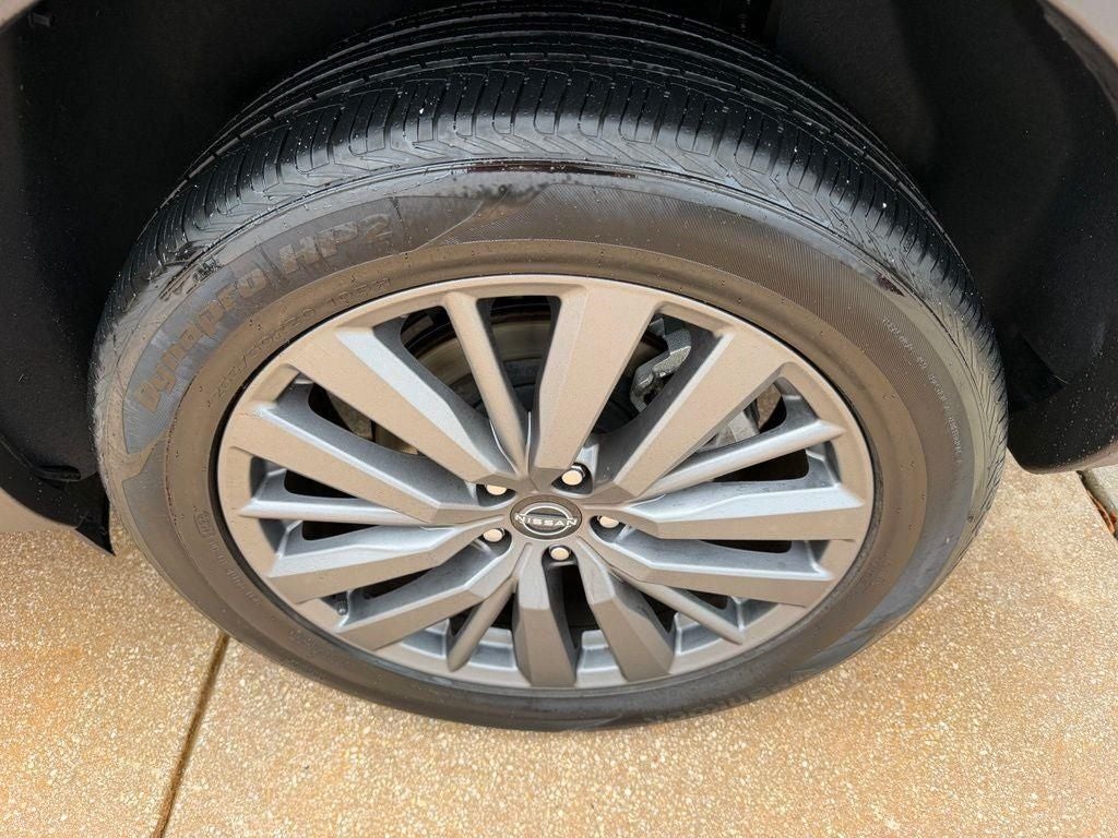 2025 Nissan Pathfinder SL