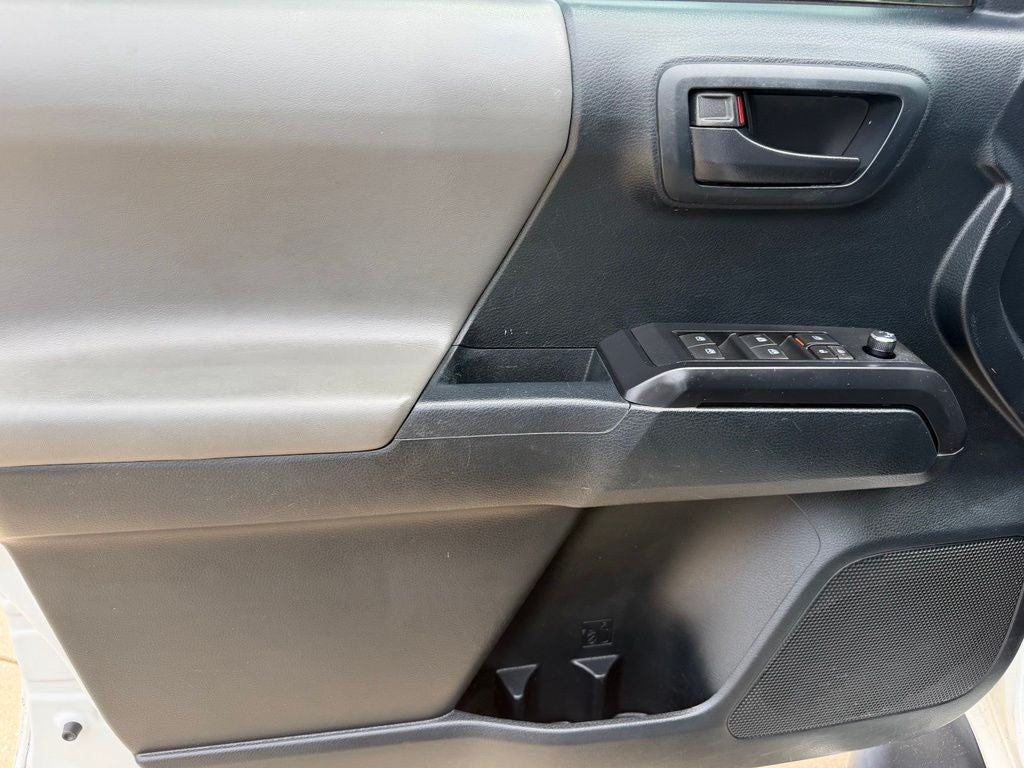 2016 Toyota Tacoma SR