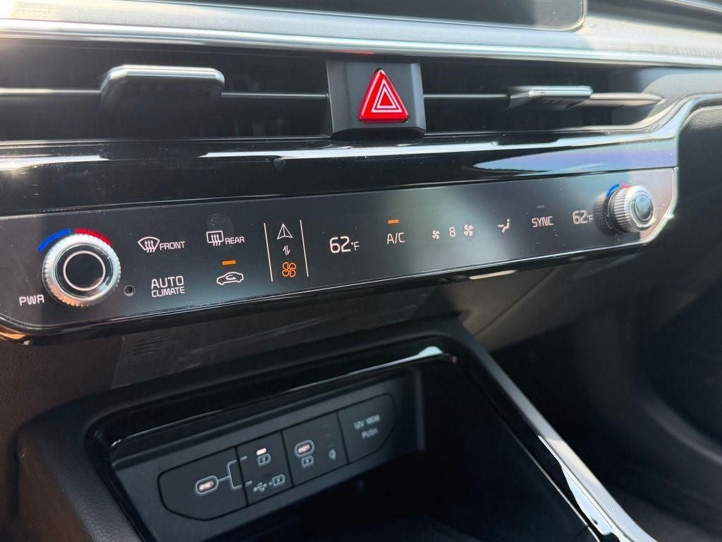 2025 Kia K5 GT-Line - Photo 17