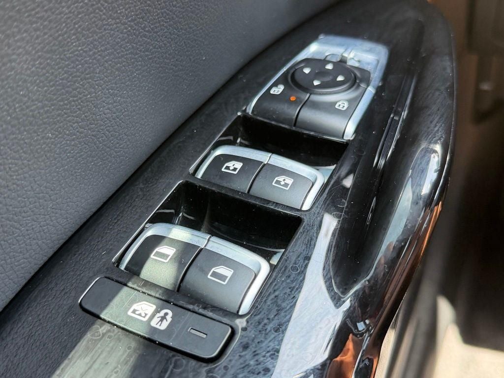 2025 Kia K5 GT-Line - Photo 22