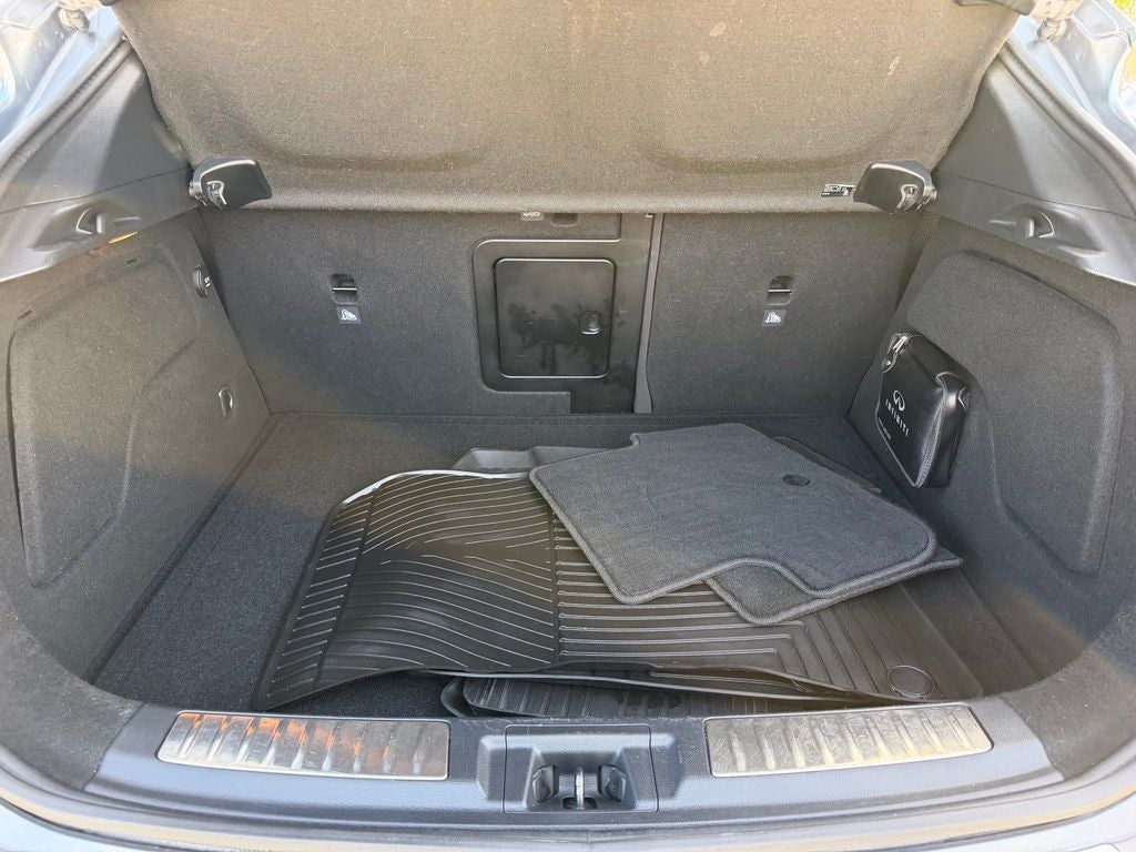 2018 INFINITI QX30 Premium
